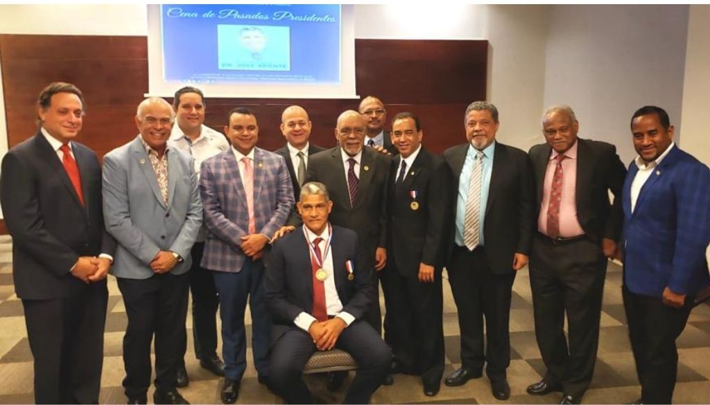 Sociedad Ortopedia celebra cena de pasados presidentes