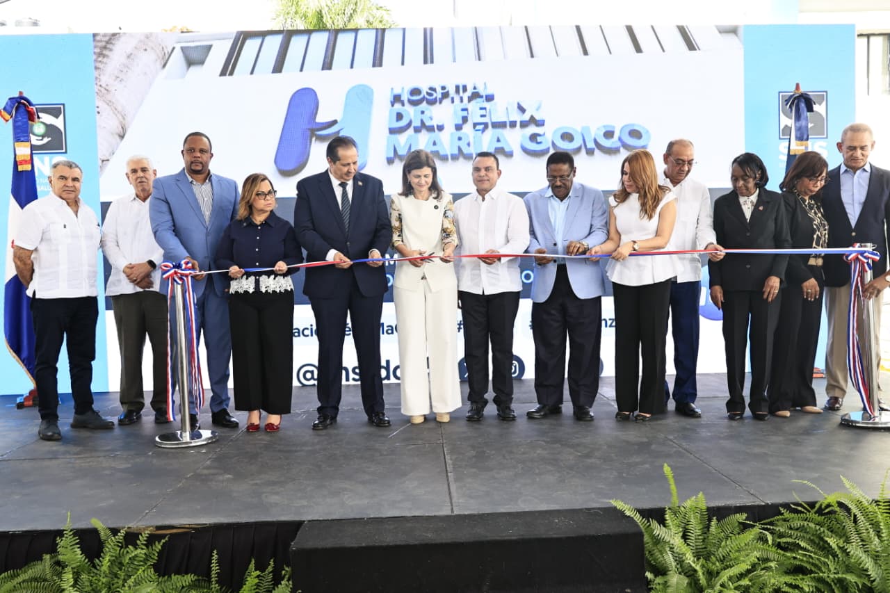 Vicepresidenta Raquel Peña y el doctor Julio Landrón encabezan entrega remozado Hospital Dr. Félix María Goico en el D. N.