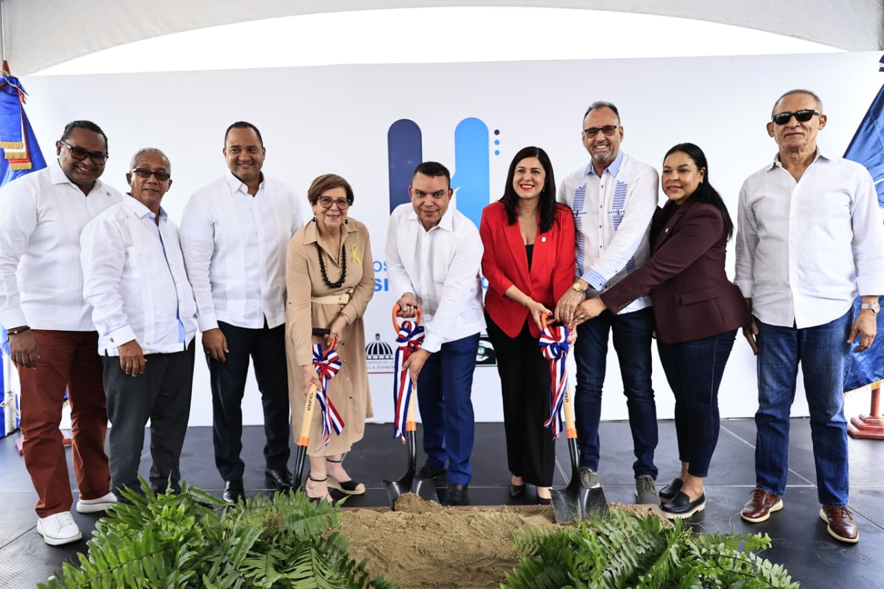 Director del SNS da primer palazo para inicio de segunda etapa de remozamiento del Hospital Provincial Pascasio Toribio Piantini