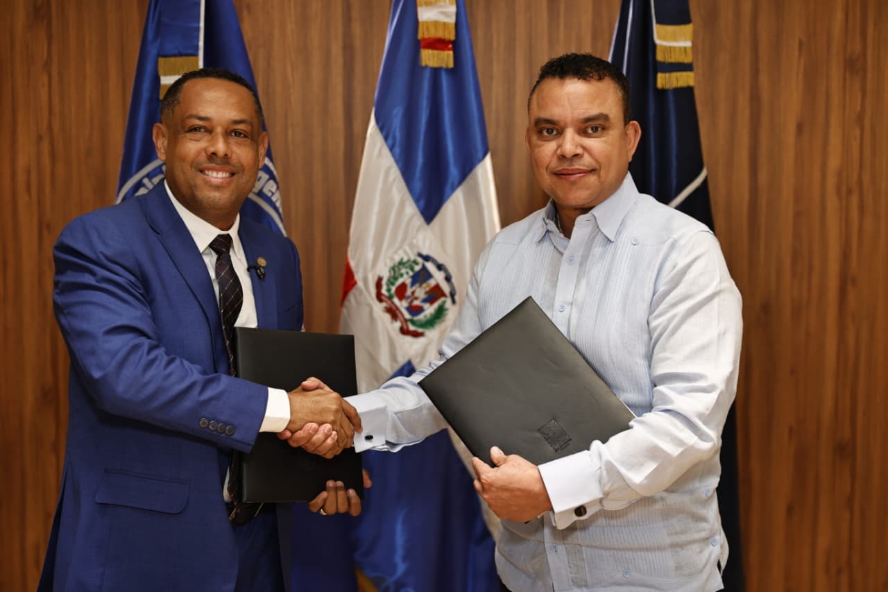 SNS y CODIA sellan acuerdo para certificar calidad y seguridad en infraestructura hospitalaria