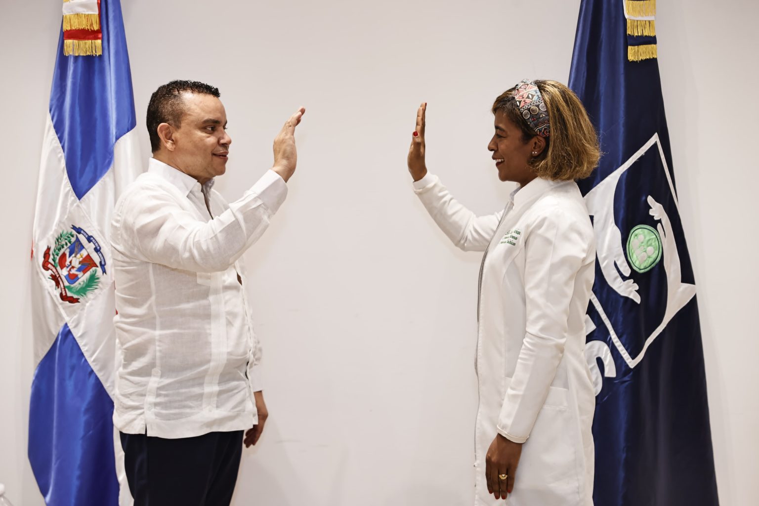 Titular del SNS juramenta a Catalina Fabián como directora del Hospital Provincial Dr. Ángel Contreras