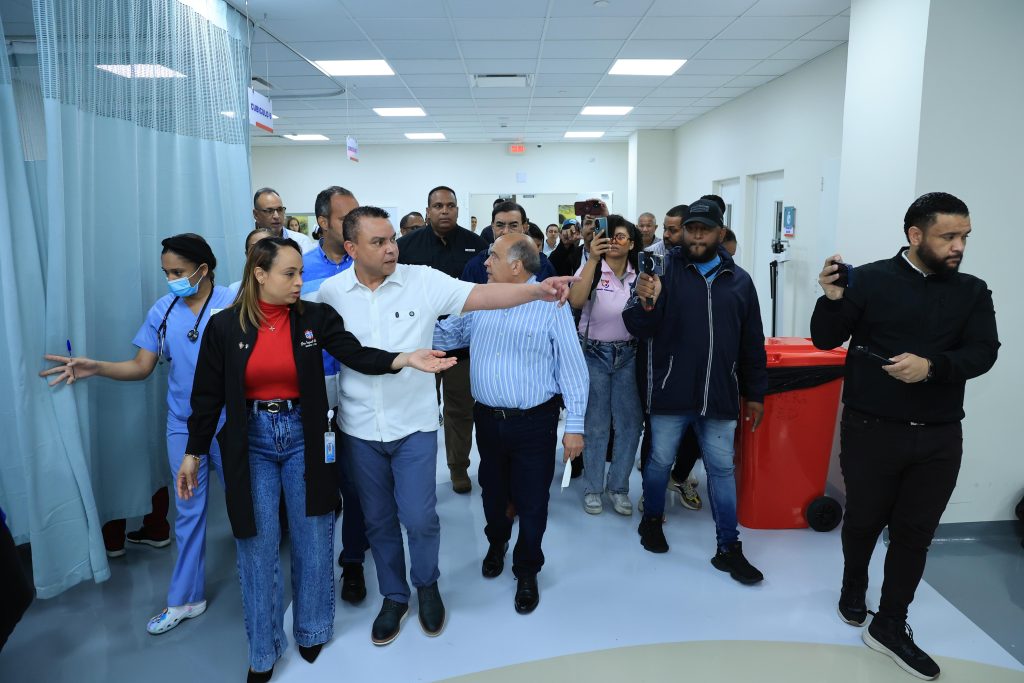 Hospital Regional Universitario Dr. Ángel María Gatón en SFM opera a toda capacidad con 160 camas de internamiento y 63 camas de UCI